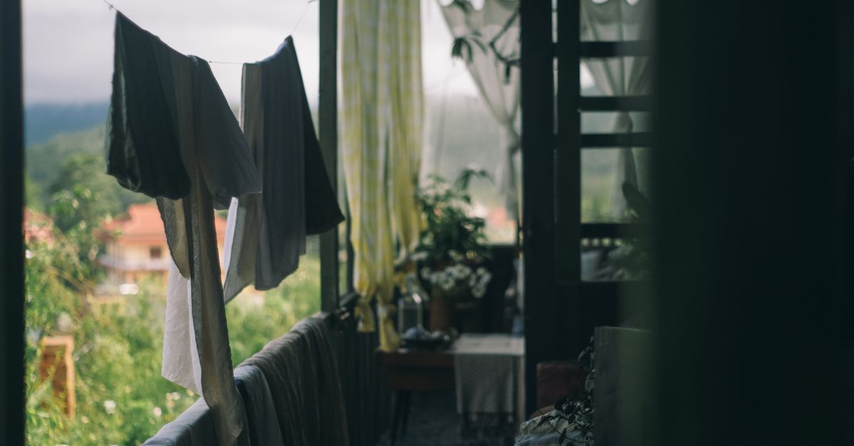 Como secar roupa sem secadora: guia completo para apartamentos e dias de chuva