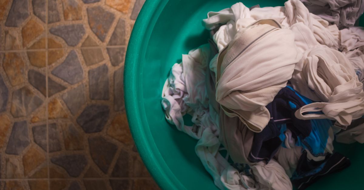 Como tirar mancha de gordura da roupa: guia completo por tipo de tecido