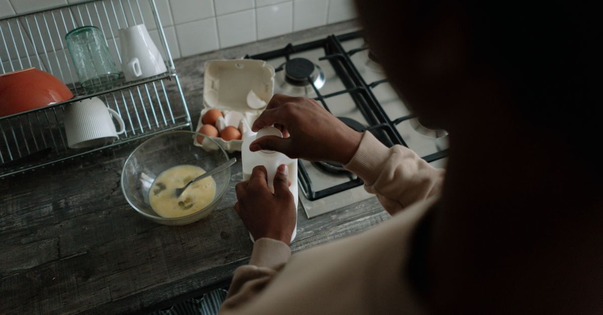 O segredo da omelete fofinha está na batida e no fogo baixo